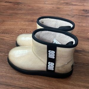 Womens UGG Classic Clear Mini II Boot - Natural / Black - Size 4